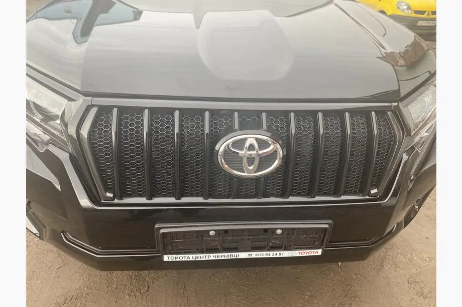 Toyota Land Cruiser Prado 150 2009-2023 Griglia 2017↗ LED (Zeus Black, con palpebre Black) Foto 8