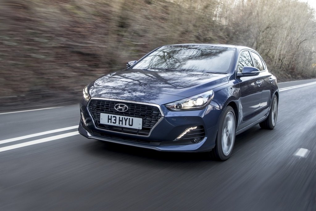 Revisione del liftback compatto Hyundai i30 Fastback