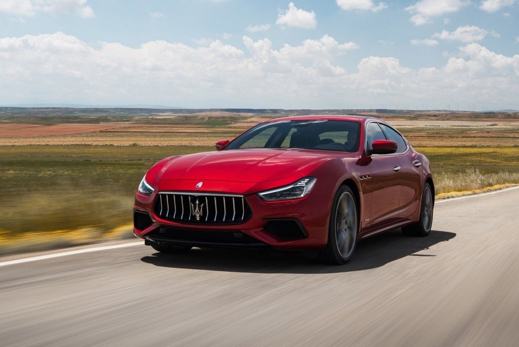 Panoramica della berlina sportiva Maserati Ghibli