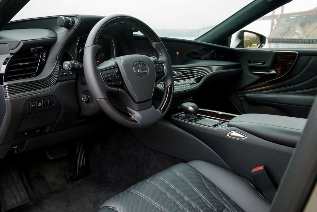 Full-size berlina di lusso Lexus LS 500
