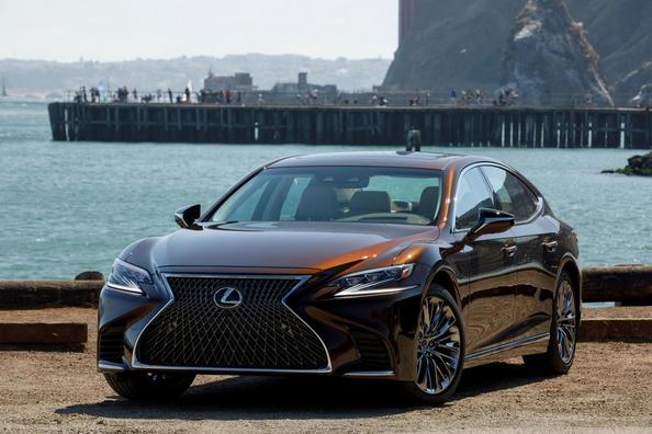 Full-size berlina di lusso Lexus LS 500