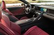 Panoramica di una coupé ad alte prestazioni Lexus LC500 foto 5