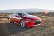 Panoramica di una coupé ad alte prestazioni Lexus LC500 foto 15