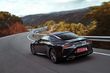 Panoramica di una coupé ad alte prestazioni Lexus LC500 foto 14