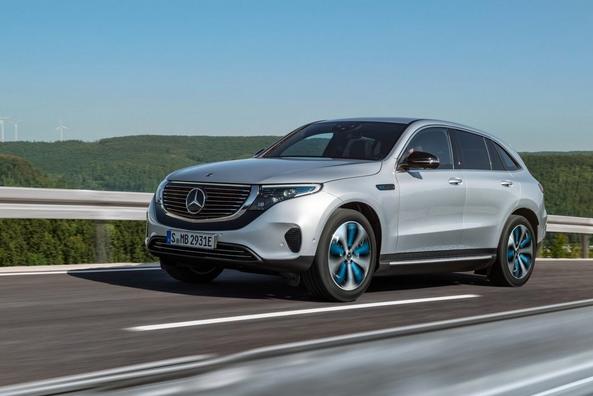 Elettrico, trazione integrale crossover Mercedes-Benz EQC Foto 2