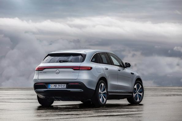 Elettrico, trazione integrale crossover Mercedes-Benz EQC Foto 4