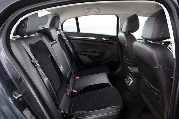 Sfoglia berlina Renault Megane quarta incarnazione Foto 10