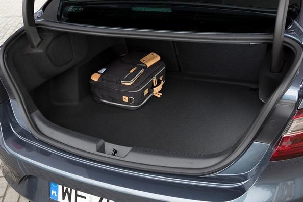 Sfoglia berlina Renault Megane quarta incarnazione Foto 11