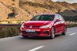 Panoramica della berlina sportiva Volkswagen Golf GTI foto 3