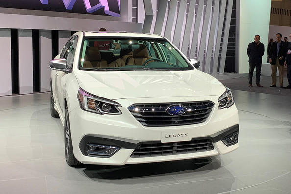 Sfoglia la settima generazione della berlina Subaru Legacy Foto 7