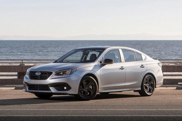 Sfoglia la settima generazione della berlina Subaru Legacy Foto 9