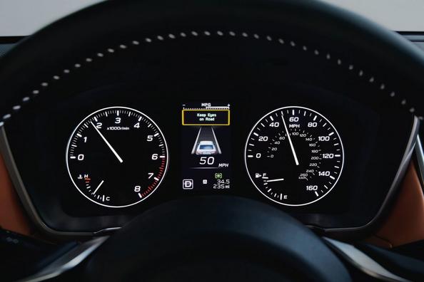 Sfoglia la settima generazione della berlina Subaru Legacy Foto 12
