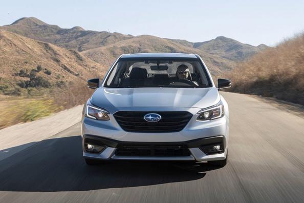 Sfoglia la settima generazione della berlina Subaru Legacy Foto 5