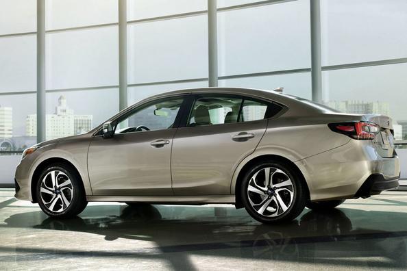 Sfoglia la settima generazione della berlina Subaru Legacy Foto 3