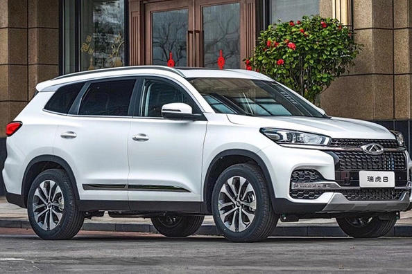 Recensione di medie dimensioni di crossover Chery Tiggo 8