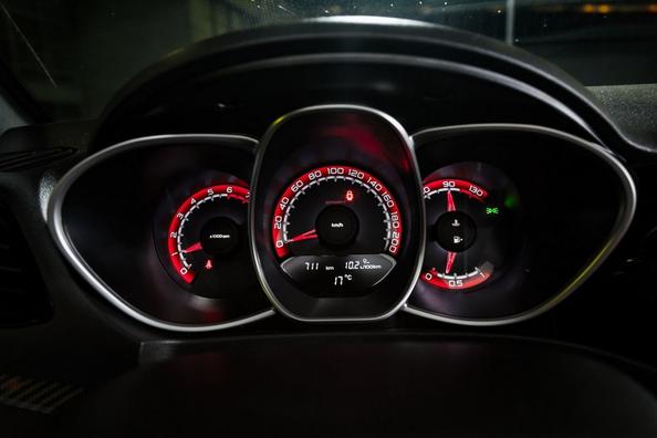 Sport modifica berlina Lada Vesta Sport Foto 13