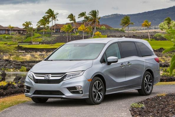 Revisione del minivan a grandezza naturale da otto posti Honda Odyssey Foto 7