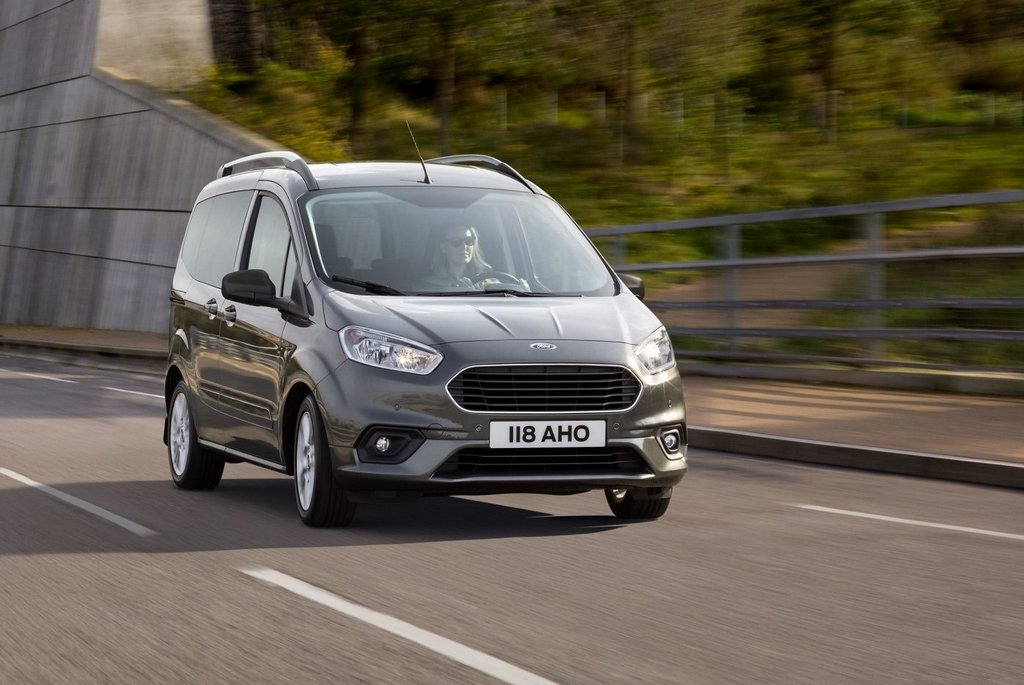Recensione del cd di minivan Ford Tourneo Courier