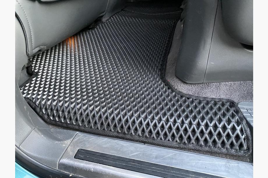 Toyota Land Cruiser 200 2007-2021 Tappetini in poliuretano EVA (2007-2012, neri) Foto 4
