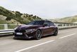 Panoramica della berlina sportiva BMW M8 Gran Coupé foto 2