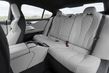 Panoramica della berlina sportiva BMW M8 Gran Coupé foto 14