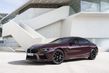 Panoramica della berlina sportiva BMW M8 Gran Coupé foto 10