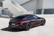 Panoramica della berlina sportiva BMW M8 Gran Coupé foto 8