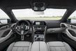 Panoramica della berlina sportiva BMW M8 Gran Coupé foto 12