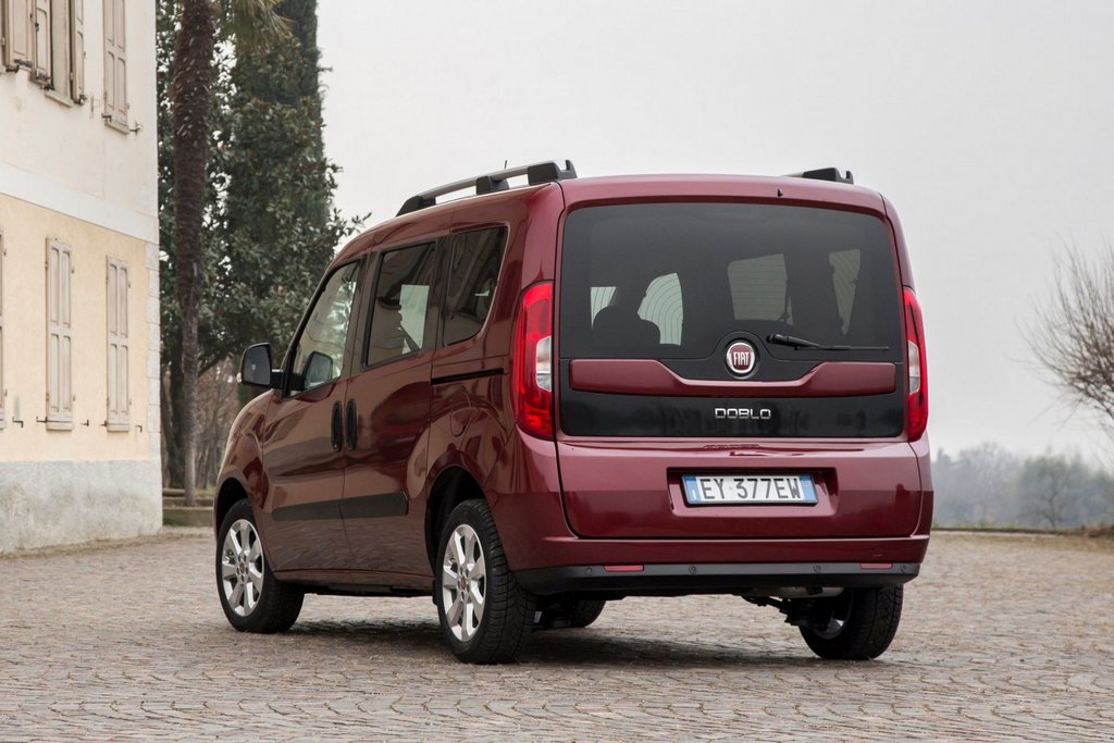 Revisione del furgone compatto aggiornato Fiat Doblo