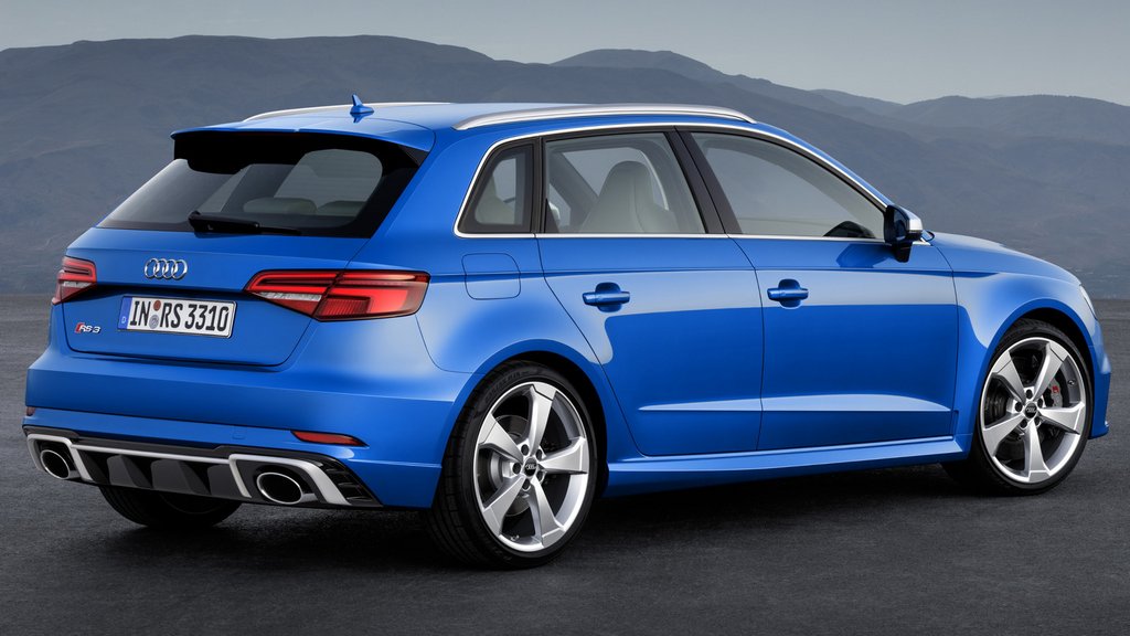 Sfoglia carica un modello a trazione integrale della berlina Audi RS3 Sportback