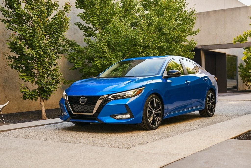 Sfoglia berlina Nissan Sentra 2020 anno modello