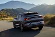 Panoramica del crossover elettrico Ford Mustang Mach-E foto 9