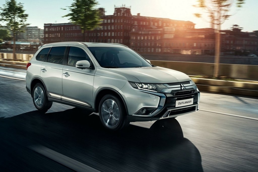 Sfoglia crossover Mitsubishi Outlander