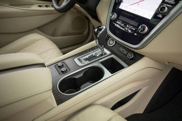 Recensione aggiornato medie dimensioni di crossover Nissan Murano Foto 10