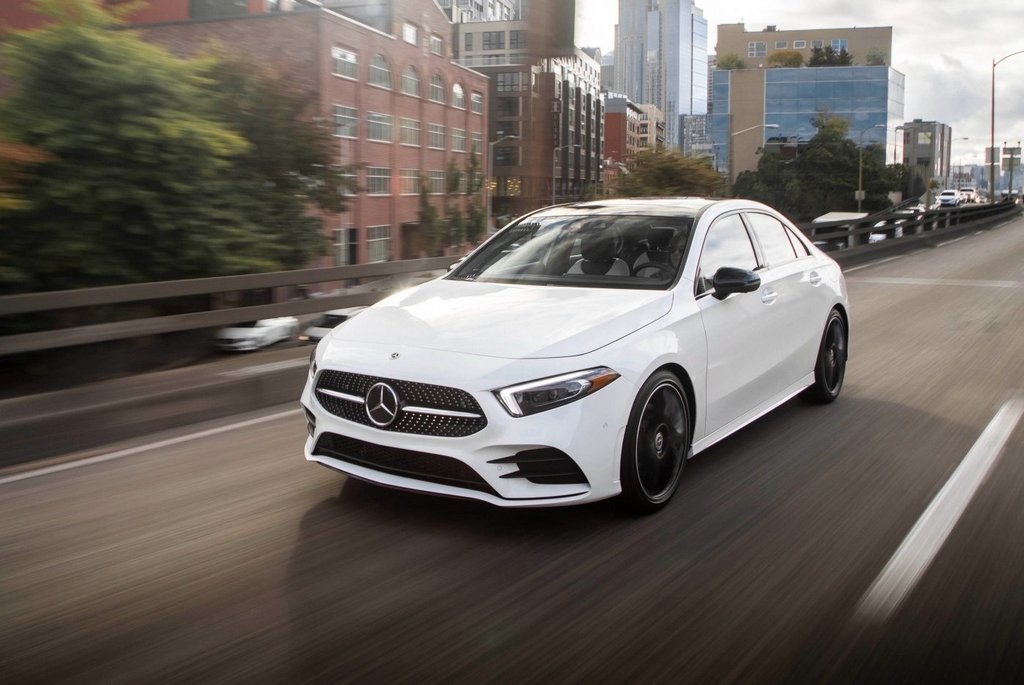 Panoramica compatta modello Mercedes-Benz Classe A Berlina