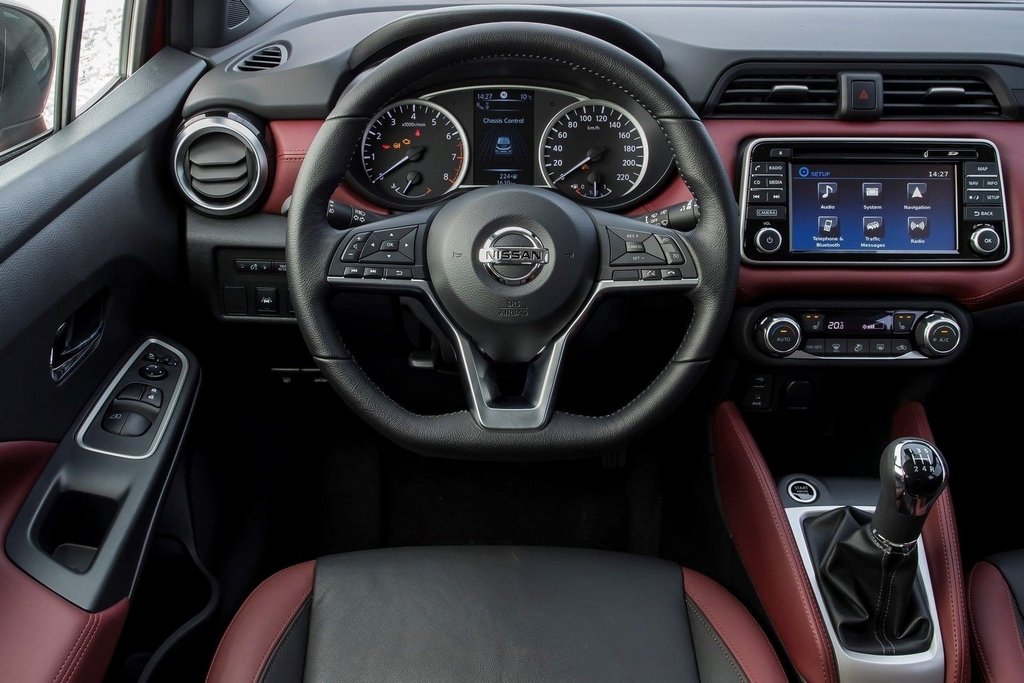 Sfoglia berlina compatta di Nissan Micra quinta generazione