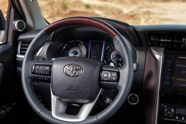 Sfoglia telaio suv Toyota Fortuner Foto 12