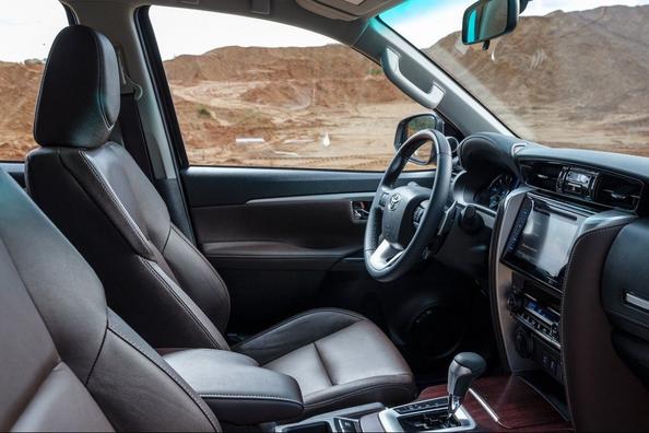 Sfoglia telaio suv Toyota Fortuner Foto 13