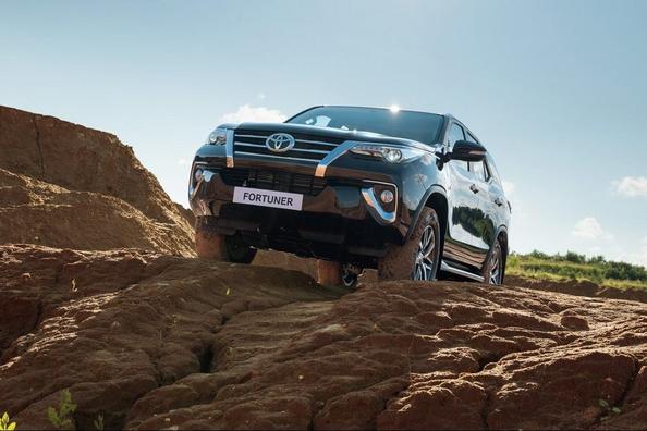 Sfoglia telaio suv Toyota Fortuner Foto 3