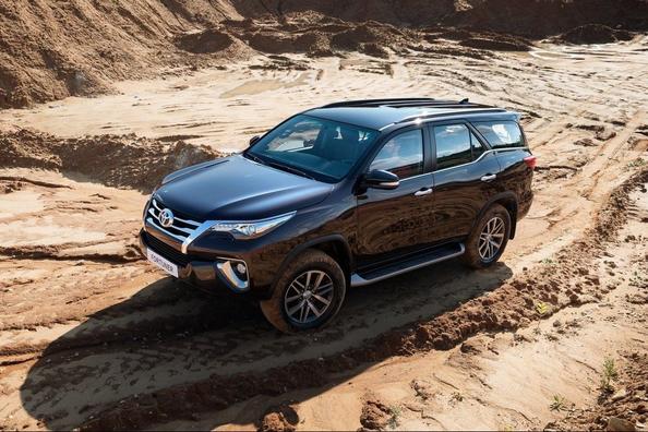 Sfoglia telaio suv Toyota Fortuner Foto 11