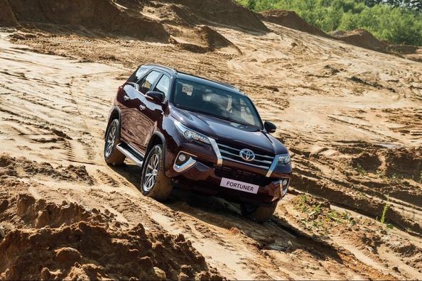 Sfoglia telaio suv Toyota Fortuner Foto 9