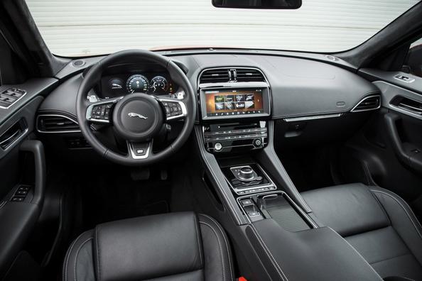 Di medie dimensioni di crossover premium Jaguar F-Pace Foto 9