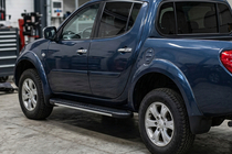 Mitsubishi L200 2015-2024 Pedane laterali Bosphorus Grey (2 pz, alluminio) foto 1