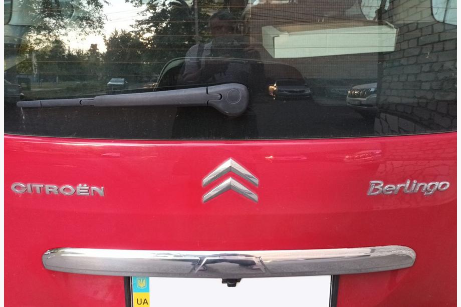 Peugeot Partner Tepee 2008-2018 Modanatura cromata sopra la targa (acciaio inox) Foto 1