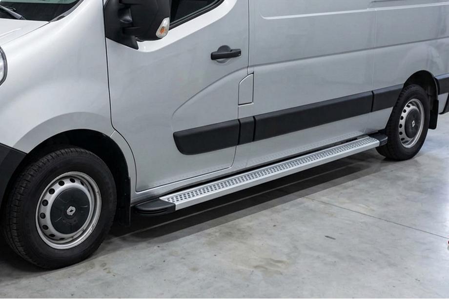 Nissan NV400 2010-2024 Pedane Laterali Maya V2 (2 pz, Alluminio) Image