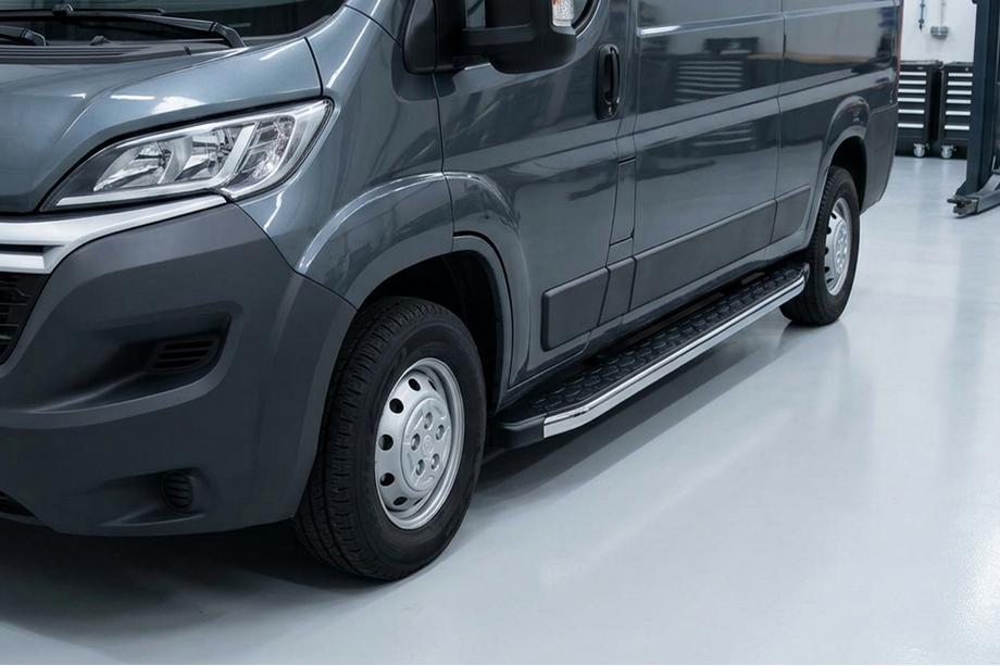 Fiat Ducato 2006-2025 Pedane Laterali BlackLine (2 pz, Alluminio) Image
