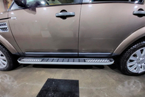 Land Rover Discovery III 2004–2009 Pedane Laterali Tayga V2 (2 pz, Alluminio) foto 1