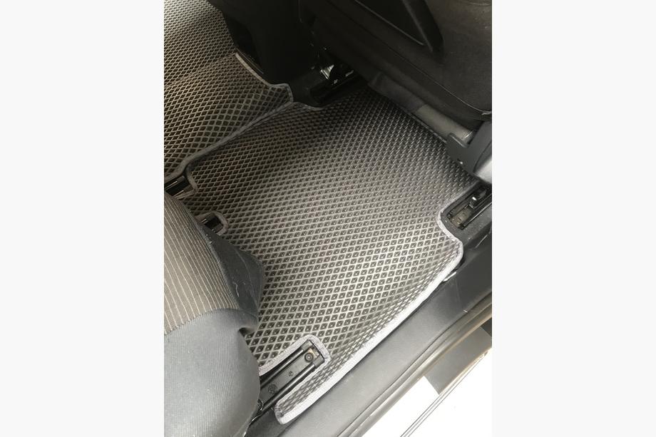 Volkswagen Sharan 2010-2023 Tappetini in poliuretano (2a fila, EVA, neri) Foto 2