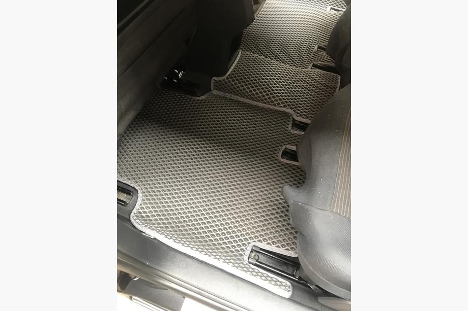Volkswagen Sharan 2010-2023 Tappetini in poliuretano (2a fila, EVA, neri) Foto 5
