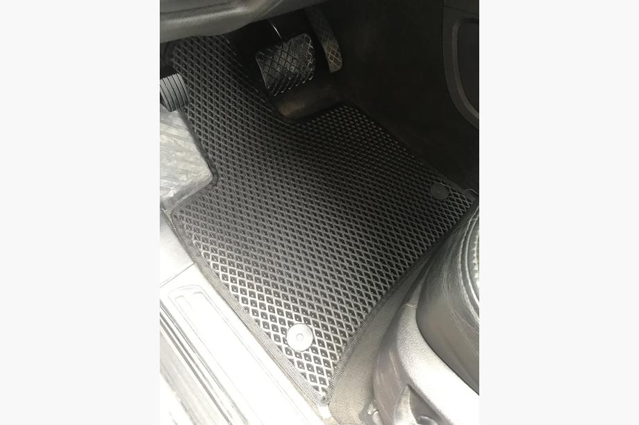 Audi Q7 2005-2015 Tappetini EVA (neri) 3 file (6 tappetini) Image